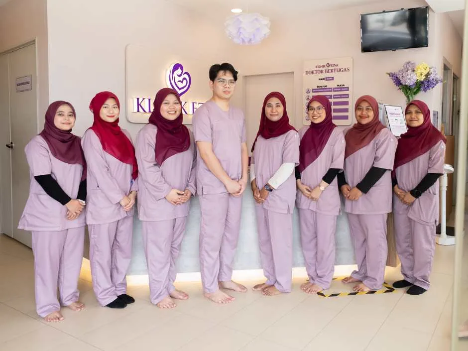 Suasana kerja Klinik Ezna